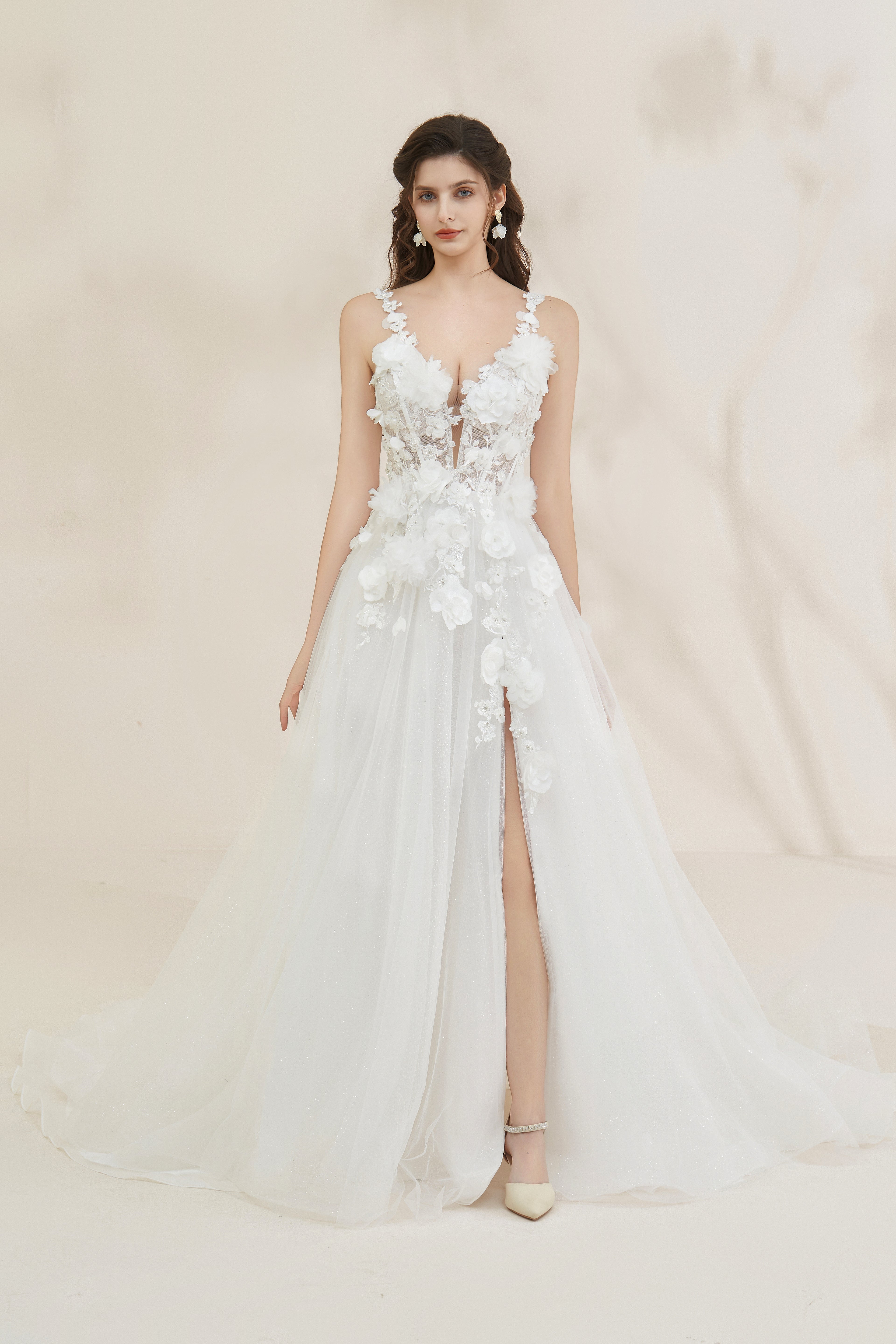 Wunderschönes, mit Perlen besetztes Brautkleid in A-Linie mit Blumenmuster LVB2667