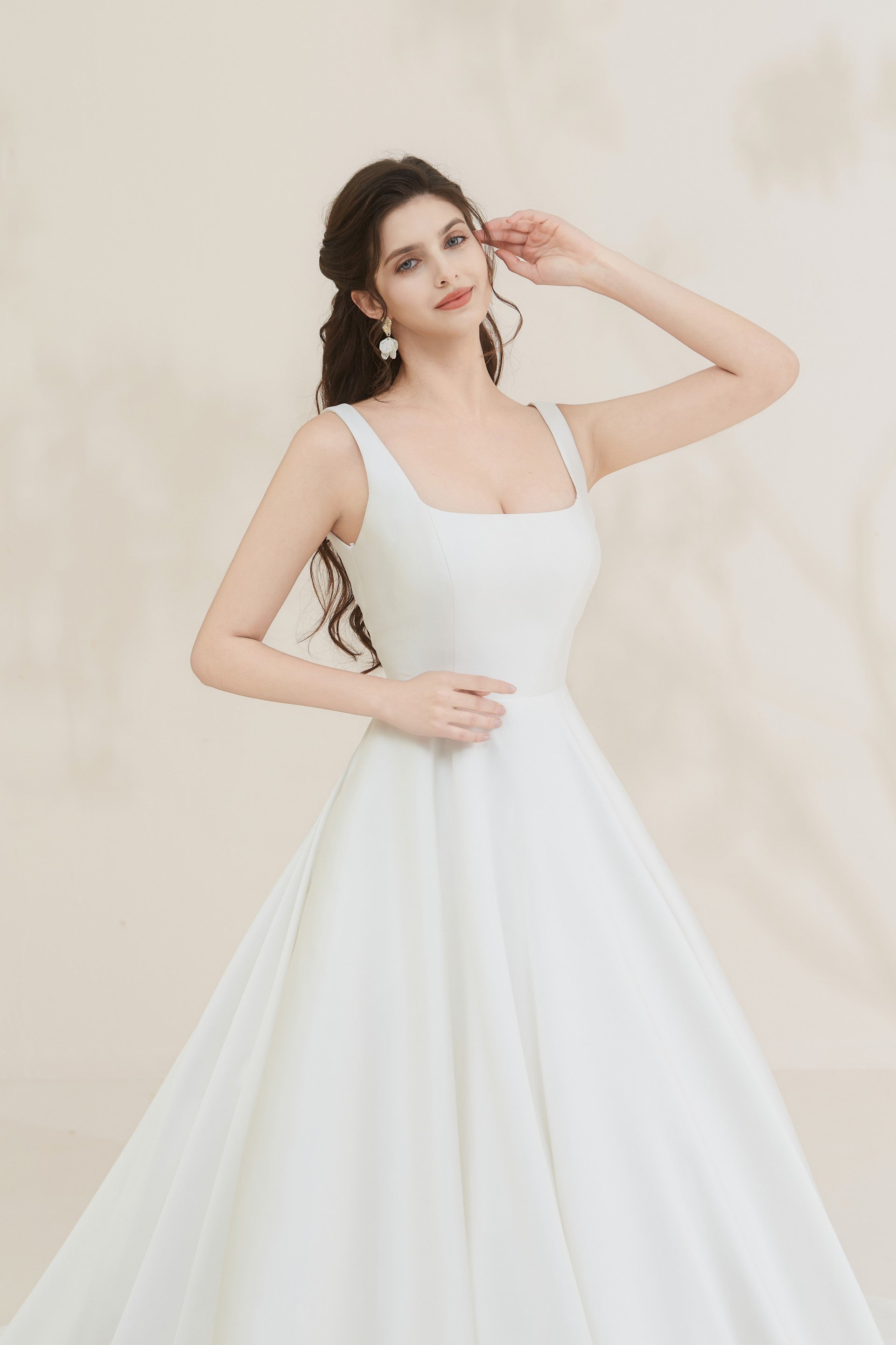 Schlichtes A-Linien-Brautkleid LVB2670