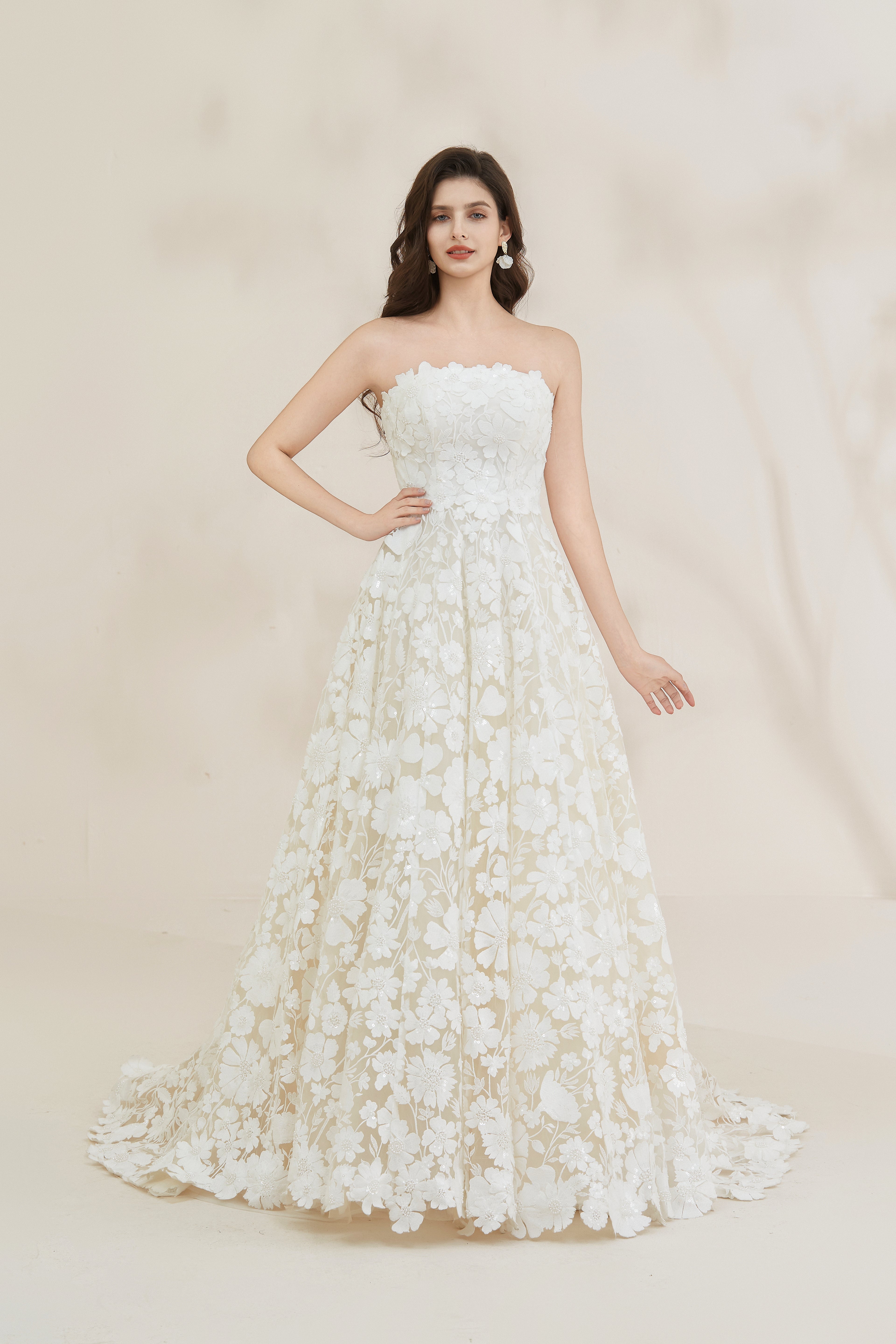 Brautkleid aus floraler Spitze LVB2616