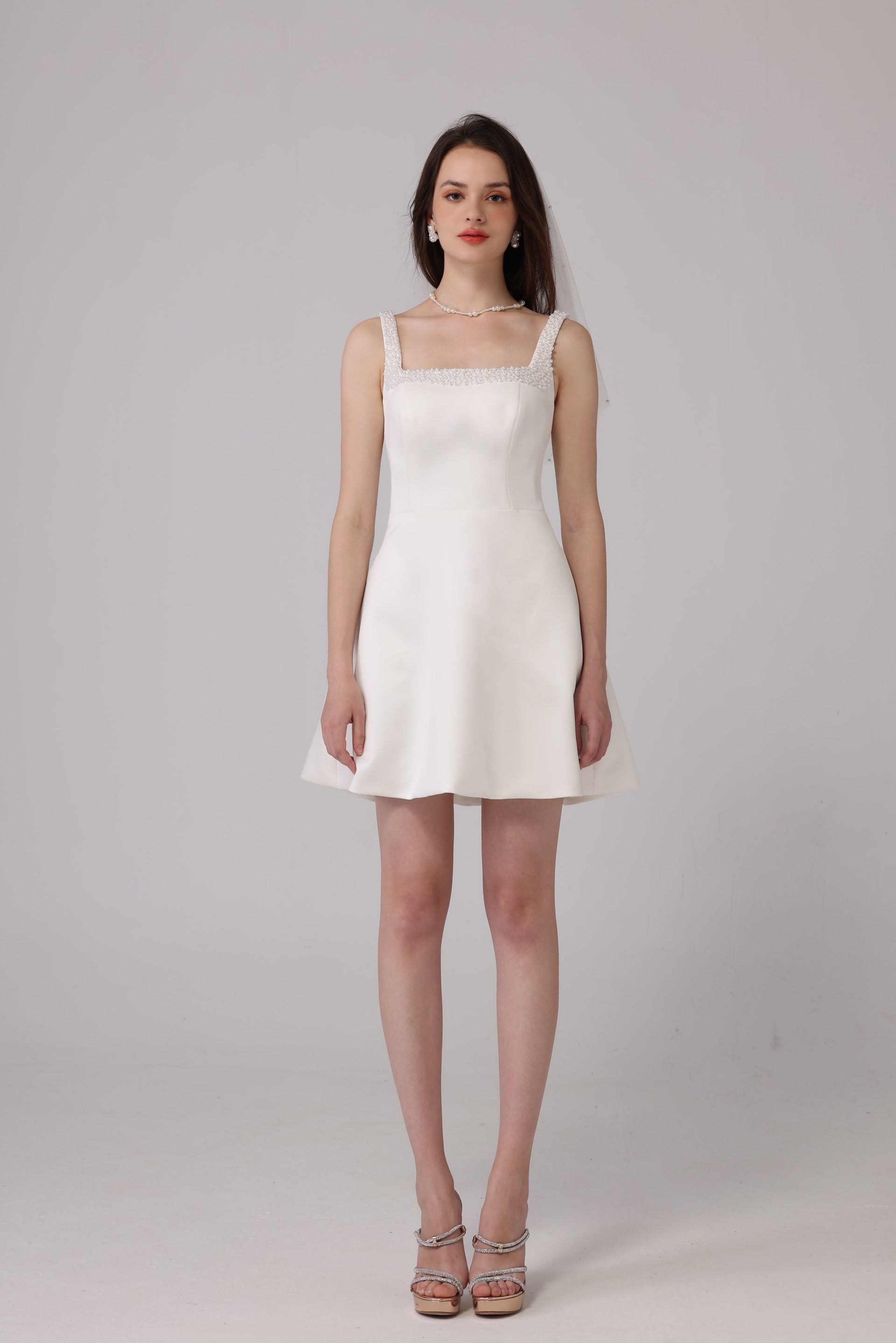 Kurzes Satin-Brautkleid LVB2660