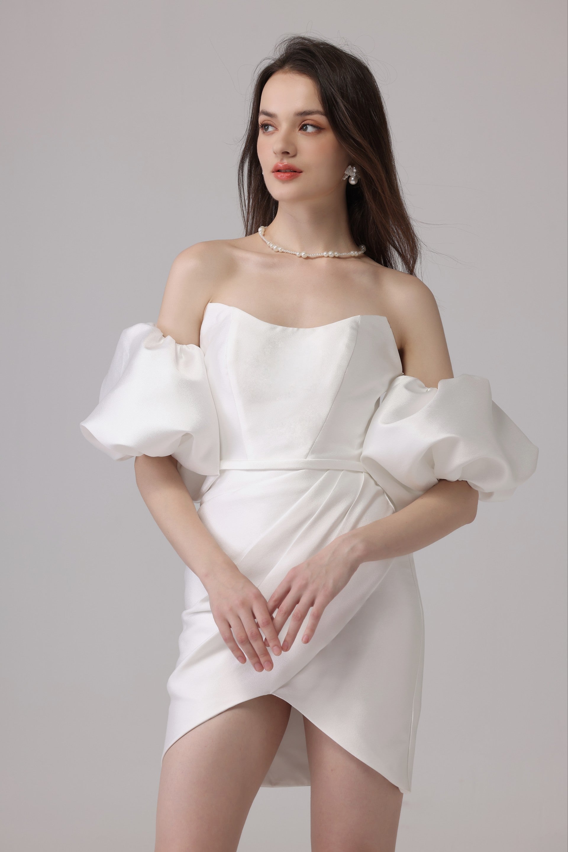 Kurzes Mini-Brautkleid LVB2632