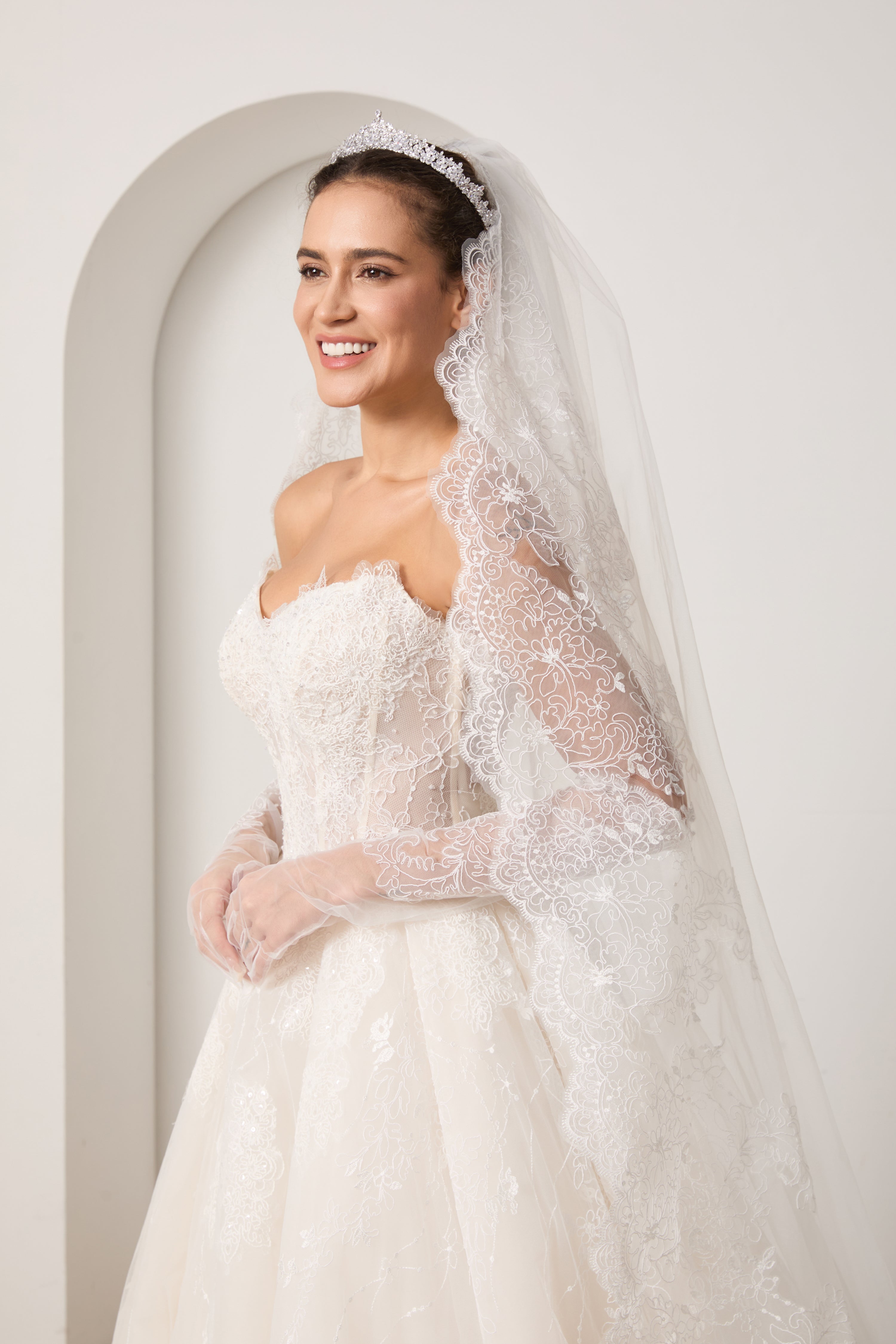 hochzeitskleid mit handschuhe Komplett Paket: Spitzenbrautkleid+Schleier+Handschuhe+abnehmbare Ärmel – laverobrautkleid