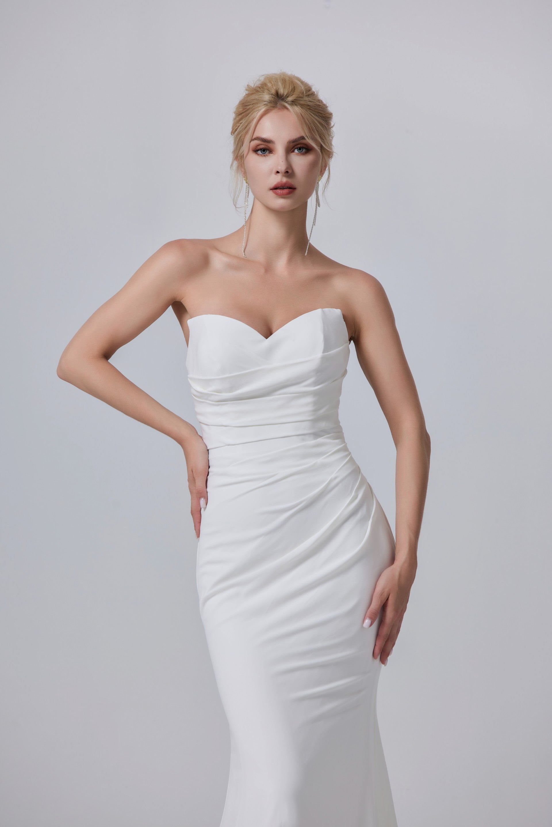 Sexy Mikado-Meerjungfrauen-Brautkleid mit Illusionsschleppe LVB2605