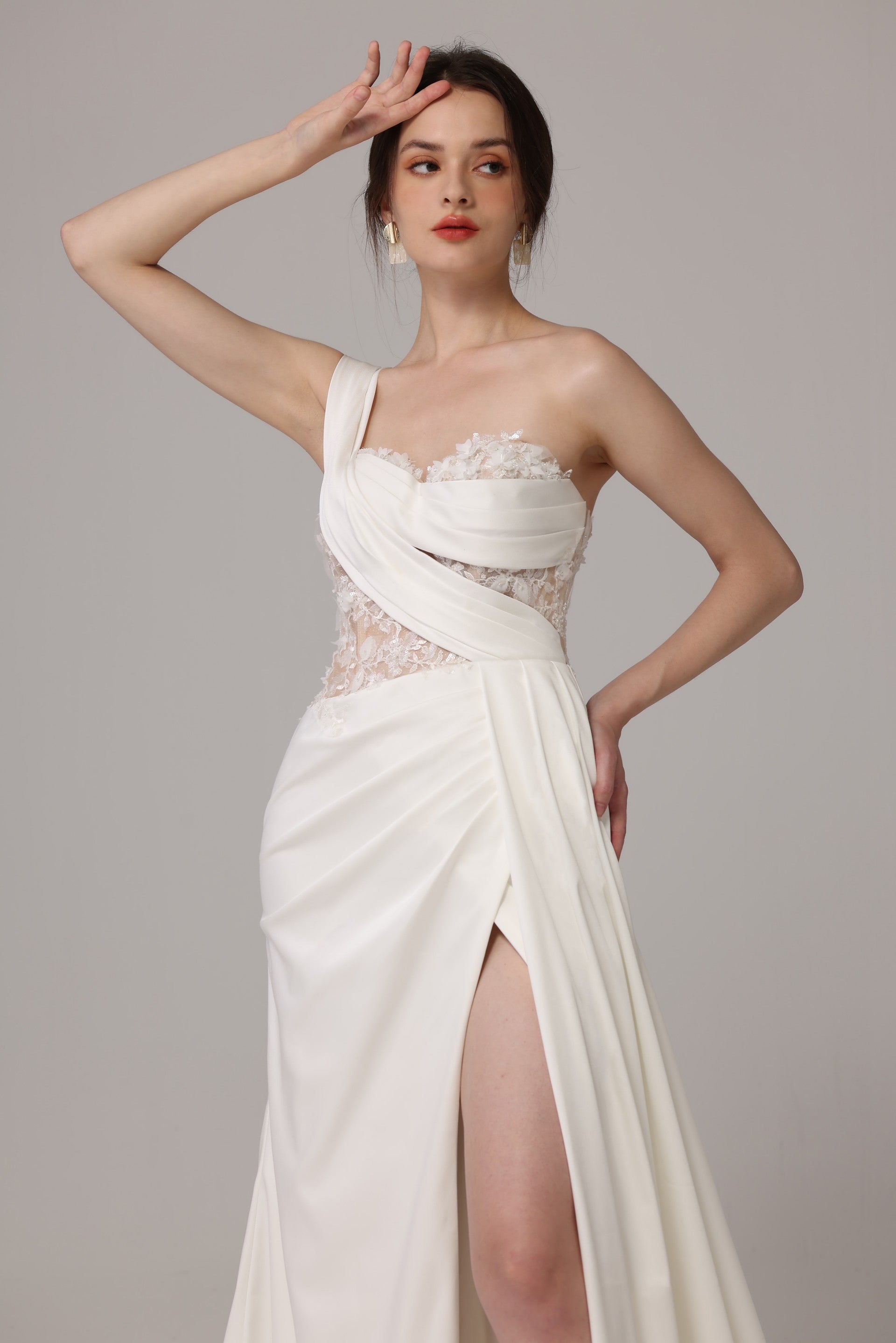 Satin-Spitzen-Brautkleid mit Schlitz LVB2664