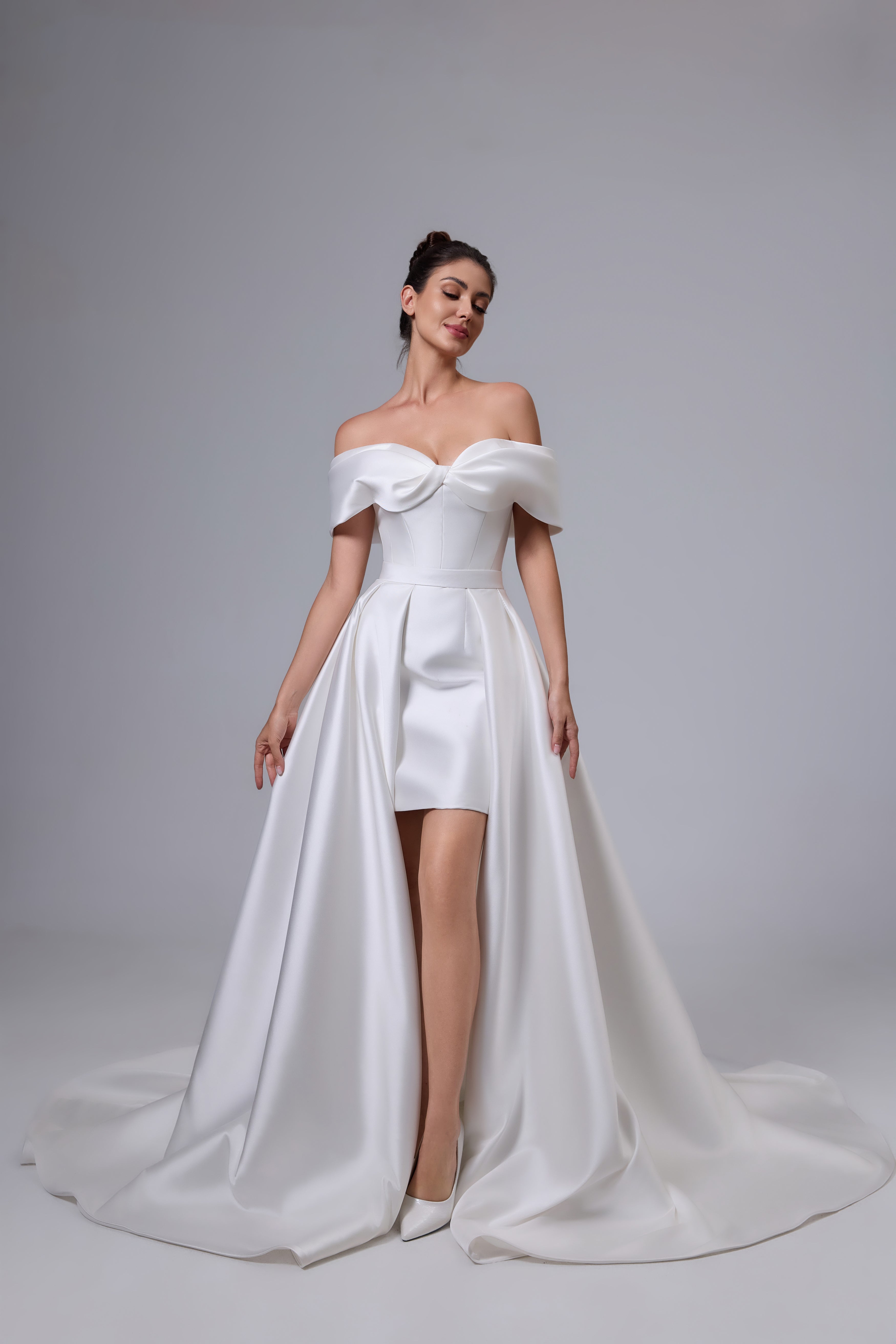 SEXY SATIN-BRAUTKLEID MIT ABNEHMBARER SCHLEPPE LVB2532