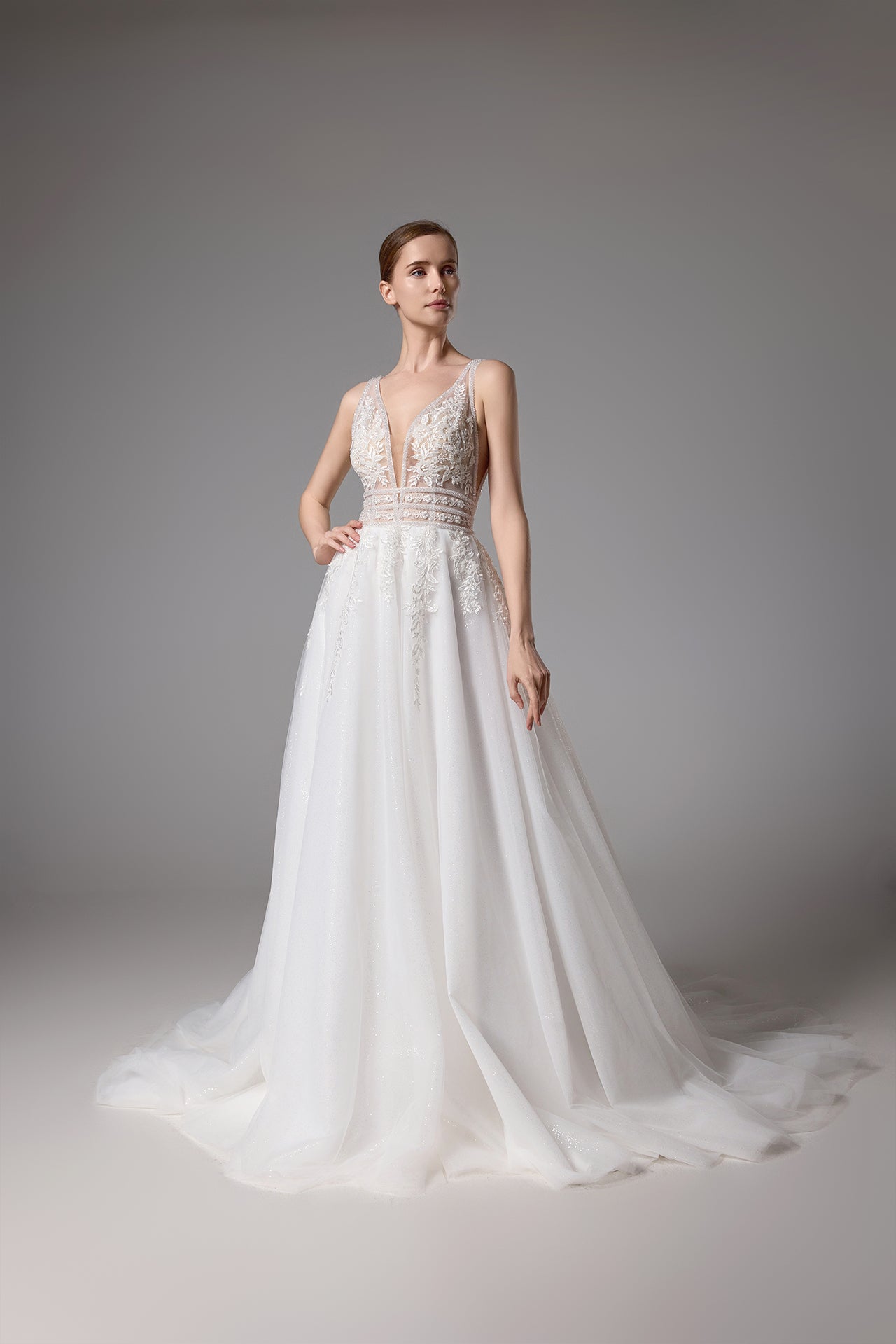 Sexy perlenbesetztes Brautkleid mit tiefem V-Ausschnitt und sexy V-Rücken LVB2419