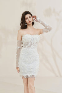 Knielanges Mini-Brautkleid aus Spitze mit abnehmbaren Ärmeln LVB2614