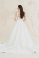 Schlichtes A-Linien-Brautkleid LVB2670