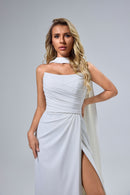 Schlichtes trägerloses Satin-Brautkleid mit Cat-Eye-Ausschnitt LVB2522