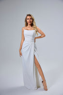 Schlichtes trägerloses Satin-Brautkleid mit Cat-Eye-Ausschnitt LVB2522