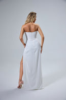 Schlichtes trägerloses Satin-Brautkleid mit Cat-Eye-Ausschnitt LVB2522
