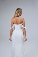 Etuikleid mit Wasserfallausschnitt, plissiertem Stretch-Satin und sexy Schlitz LVB2523