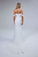 Etuikleid mit Wasserfallausschnitt, plissiertem Stretch-Satin und sexy Schlitz LVB2523