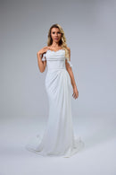 Etuikleid mit Wasserfallausschnitt, plissiertem Stretch-Satin und sexy Schlitz LVB2523