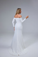 Schlichtes, schulterfreies, handgefertigtes Brautkleid mit langen Ärmeln und modernem Twist LVB2524