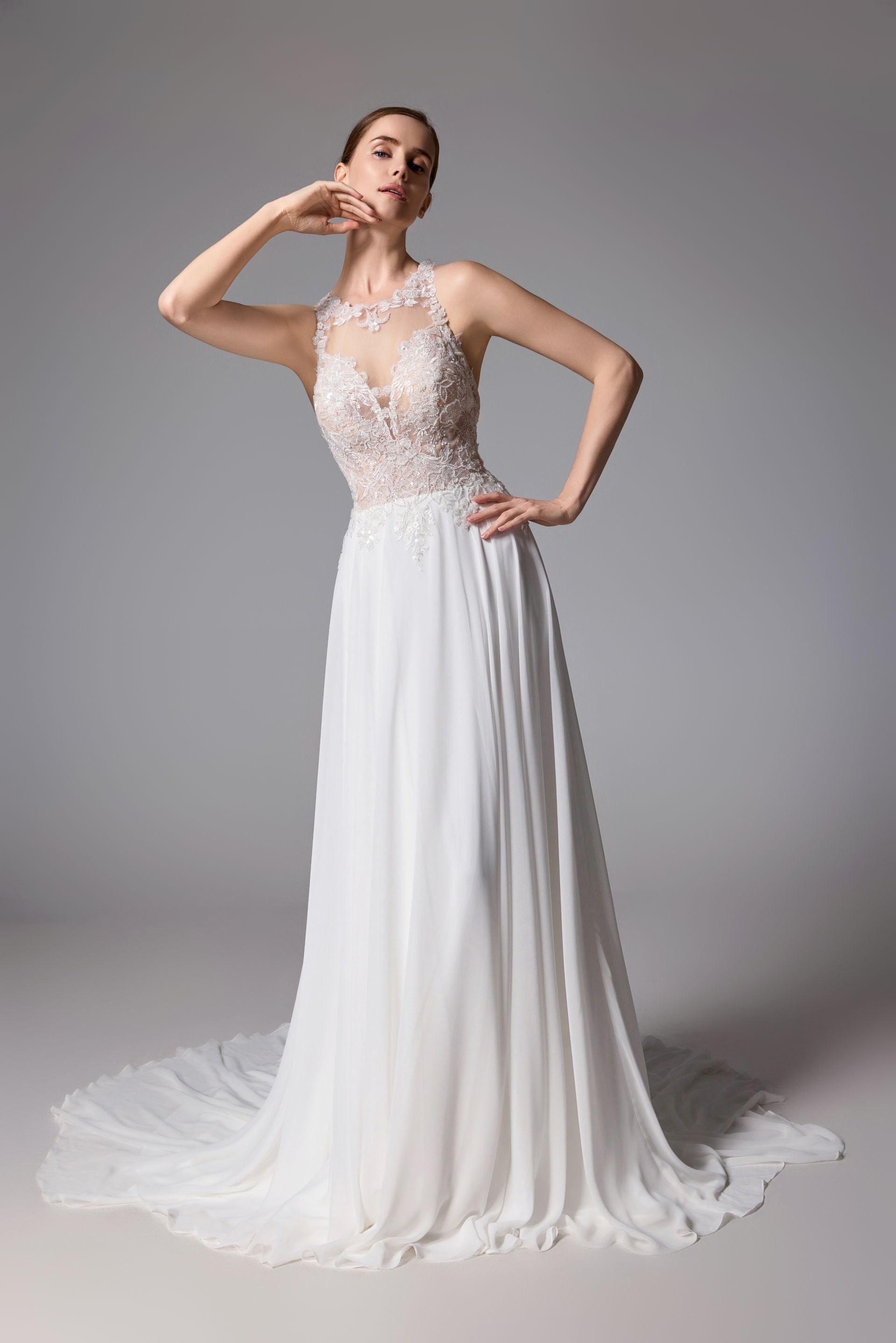 Perlenbesetztes Brautkleid mit offenem Rücken und romantischem Chiffon LVS2404
