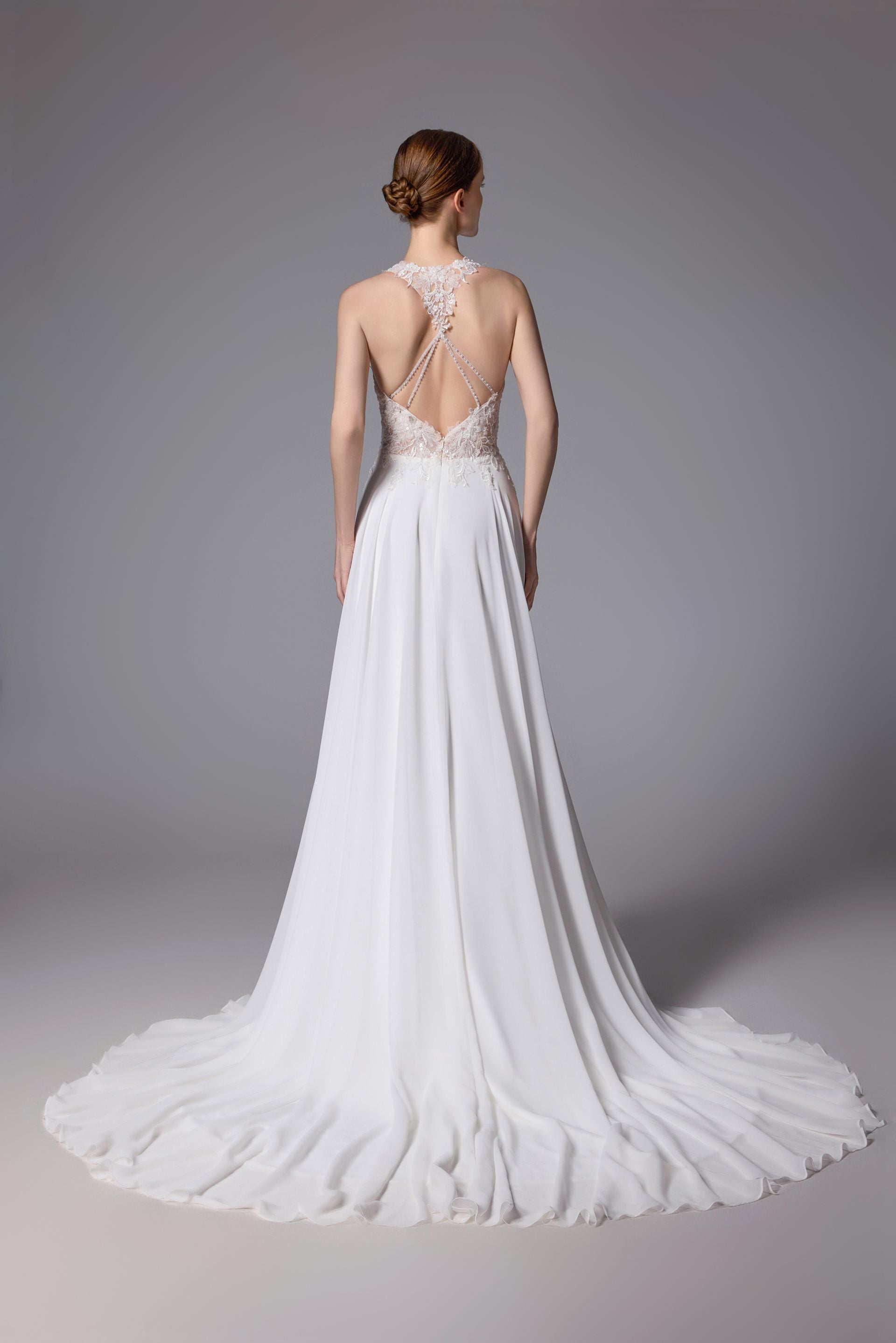 Perlenbesetztes Brautkleid mit offenem Rücken und romantischem Chiffon LVS2404