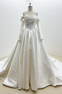 Elegantes Satin-Brautkleid mit abnehmbaren Ärmeln LVB2695