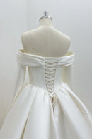 Elegantes Satin-Brautkleid mit abnehmbaren Ärmeln LVB2695