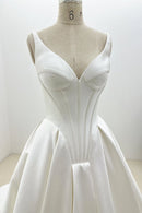 Minimalistisches, schlichtes Mikado-Etuikleid, schlichtes Brautkleid LVB2696