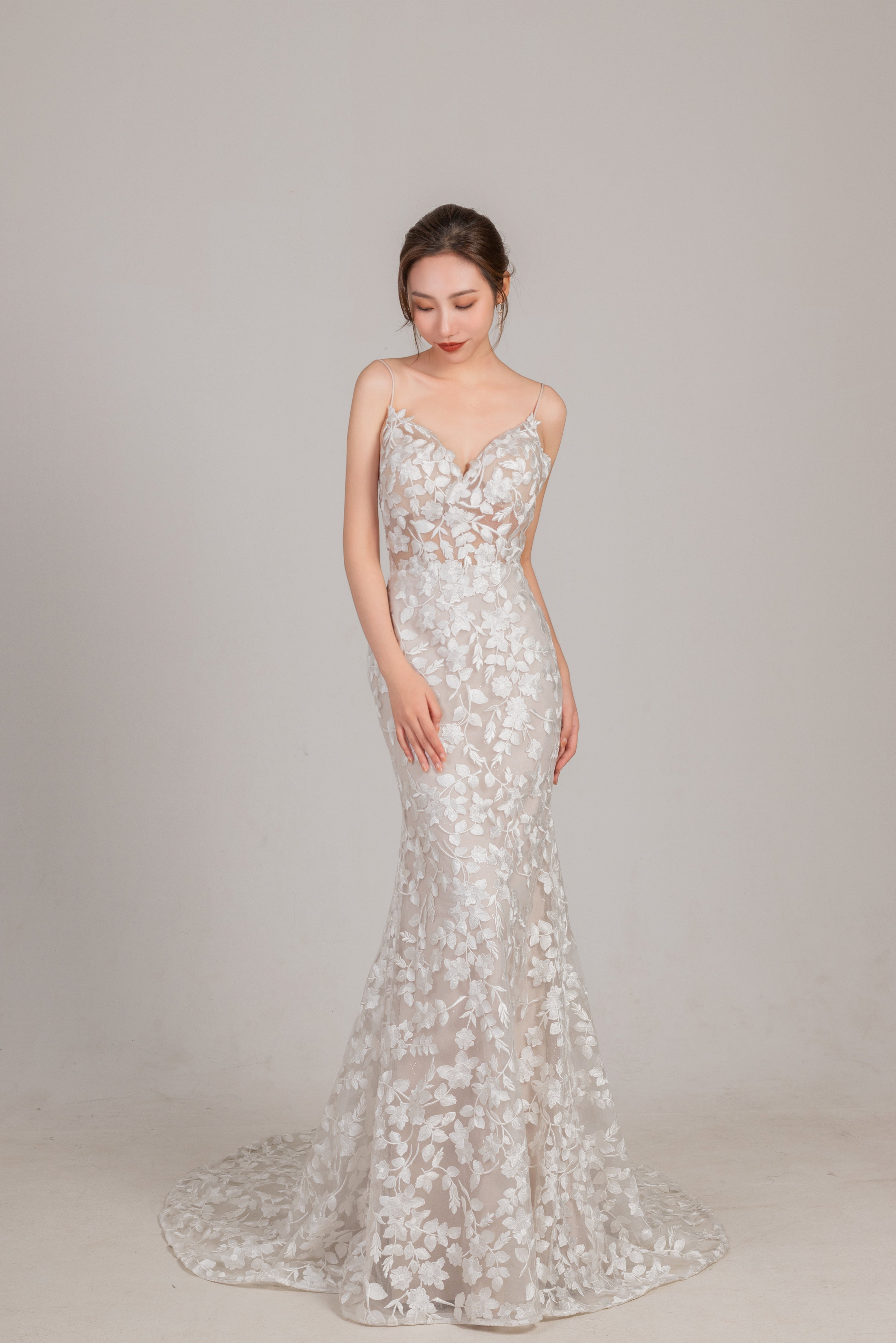 Sexy rückenfreies Meerjungfrau-Brautkleid mit floraler Spitze LVB2604