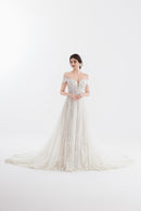 Luxuriöses A-Linien-Brautkleid aus Spitze LVB2608