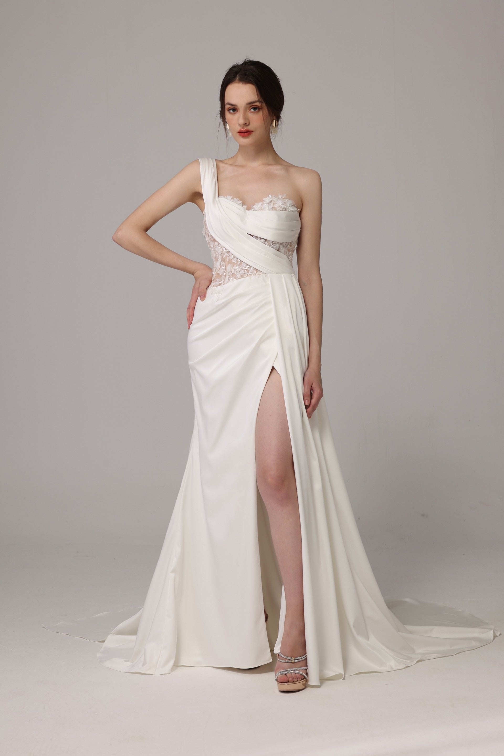 Satin-Spitzen-Brautkleid mit Schlitz LVB2664