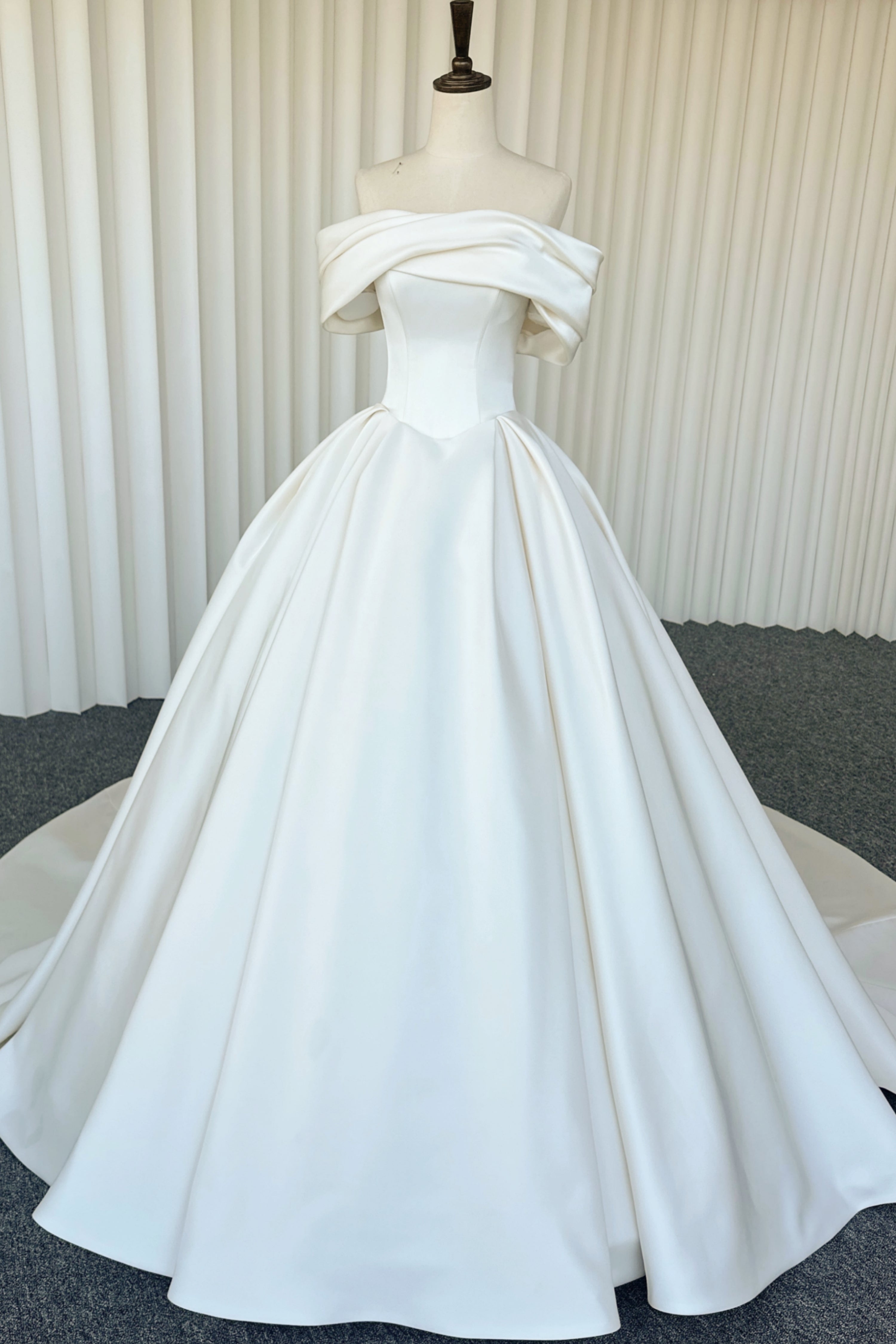 Hochzeitskleid / Brautkleid LVB2705