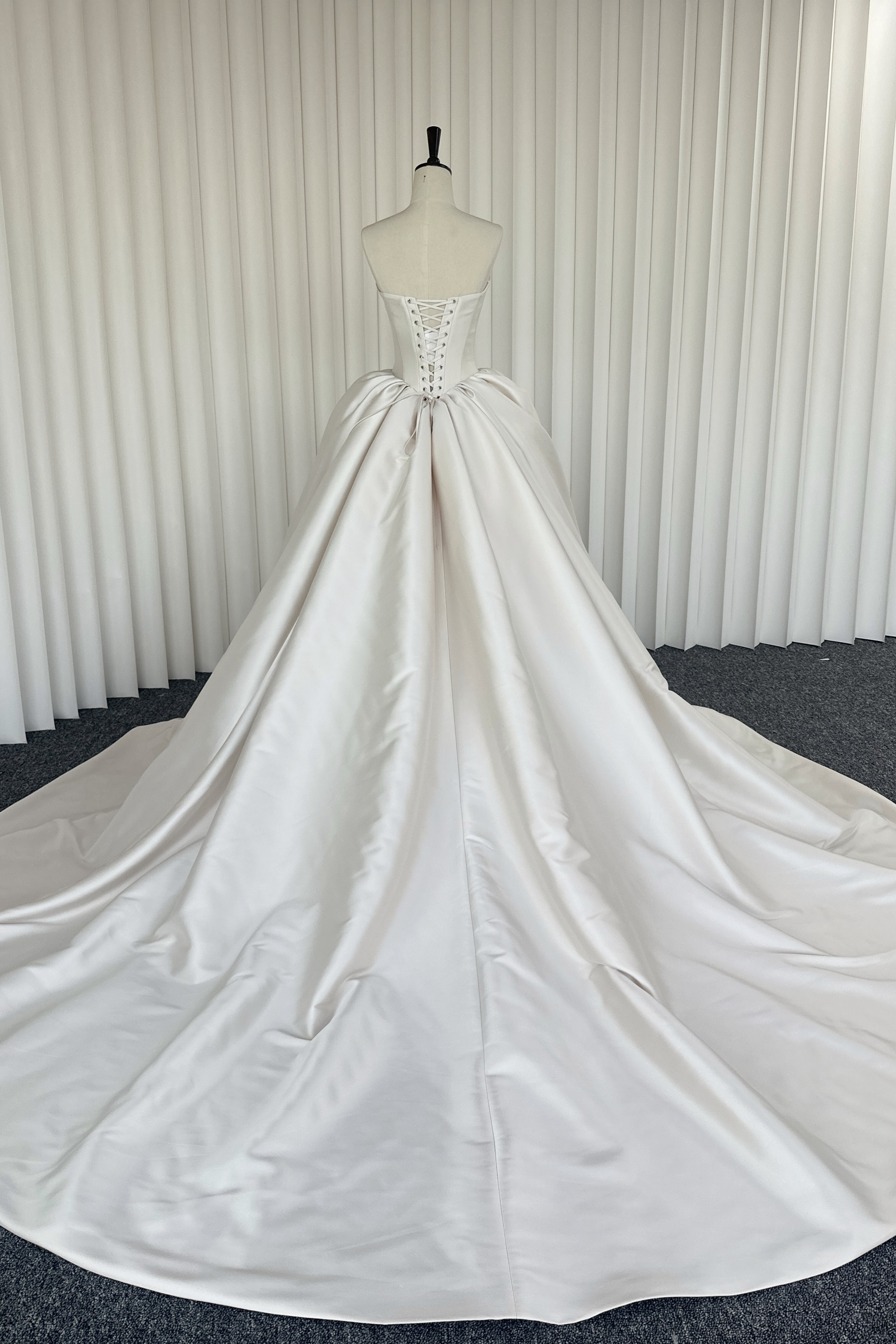 Satin Brautkleid / Hochzeitskleid LVB2709