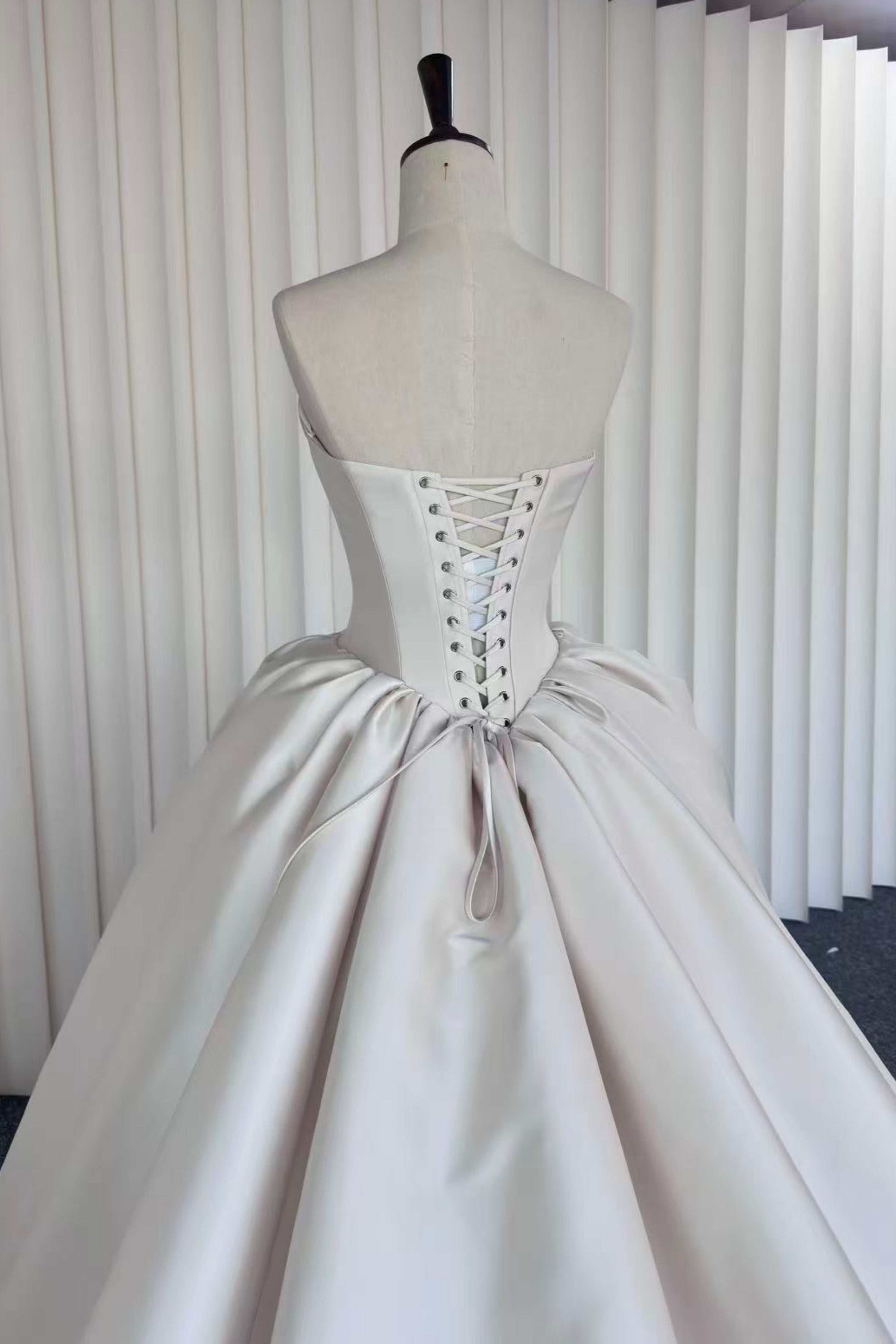 Satin Brautkleid / Hochzeitskleid LVB2709