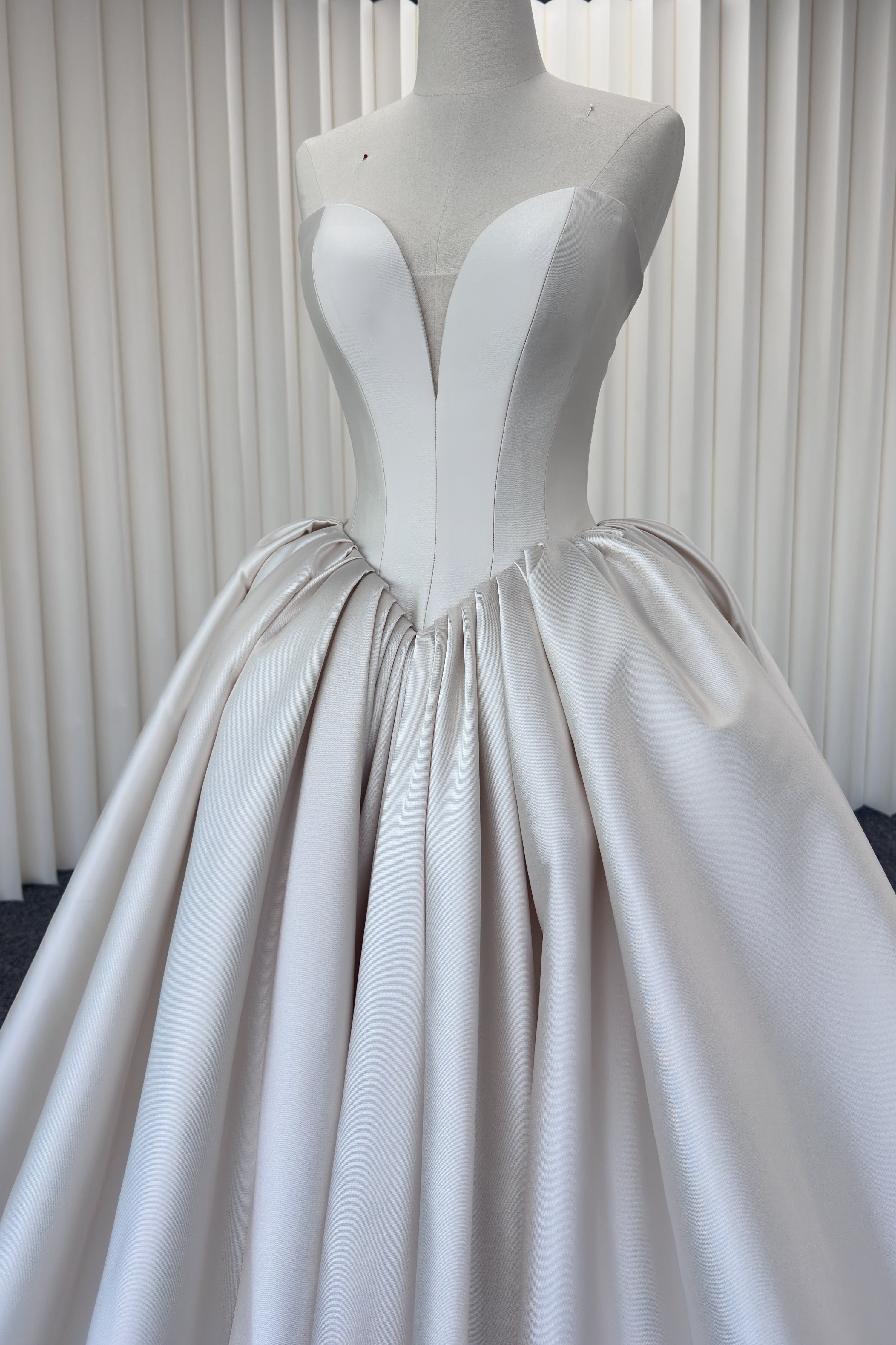 Satin Brautkleid / Hochzeitskleid LVB2709