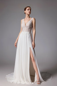 Rückenfreies Brautkleid mit romantischem Chiffonrock und oberschenkelhohem Schlitz LVS2403