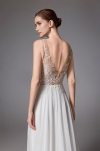 Rückenfreies Brautkleid mit romantischem Chiffonrock und oberschenkelhohem Schlitz LVS2403