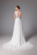 Rückenfreies Brautkleid aus perlenbesetzter Spitze mit romantischem Chiffon LVS2406