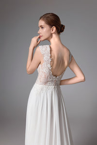 Rückenfreies Brautkleid aus perlenbesetzter Spitze mit romantischem Chiffon LVS2406