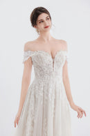 Luxuriöses A-Linien-Brautkleid aus Spitze LVB2608