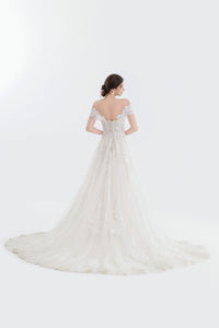 Luxuriöses A-Linien-Brautkleid aus Spitze LVB2608