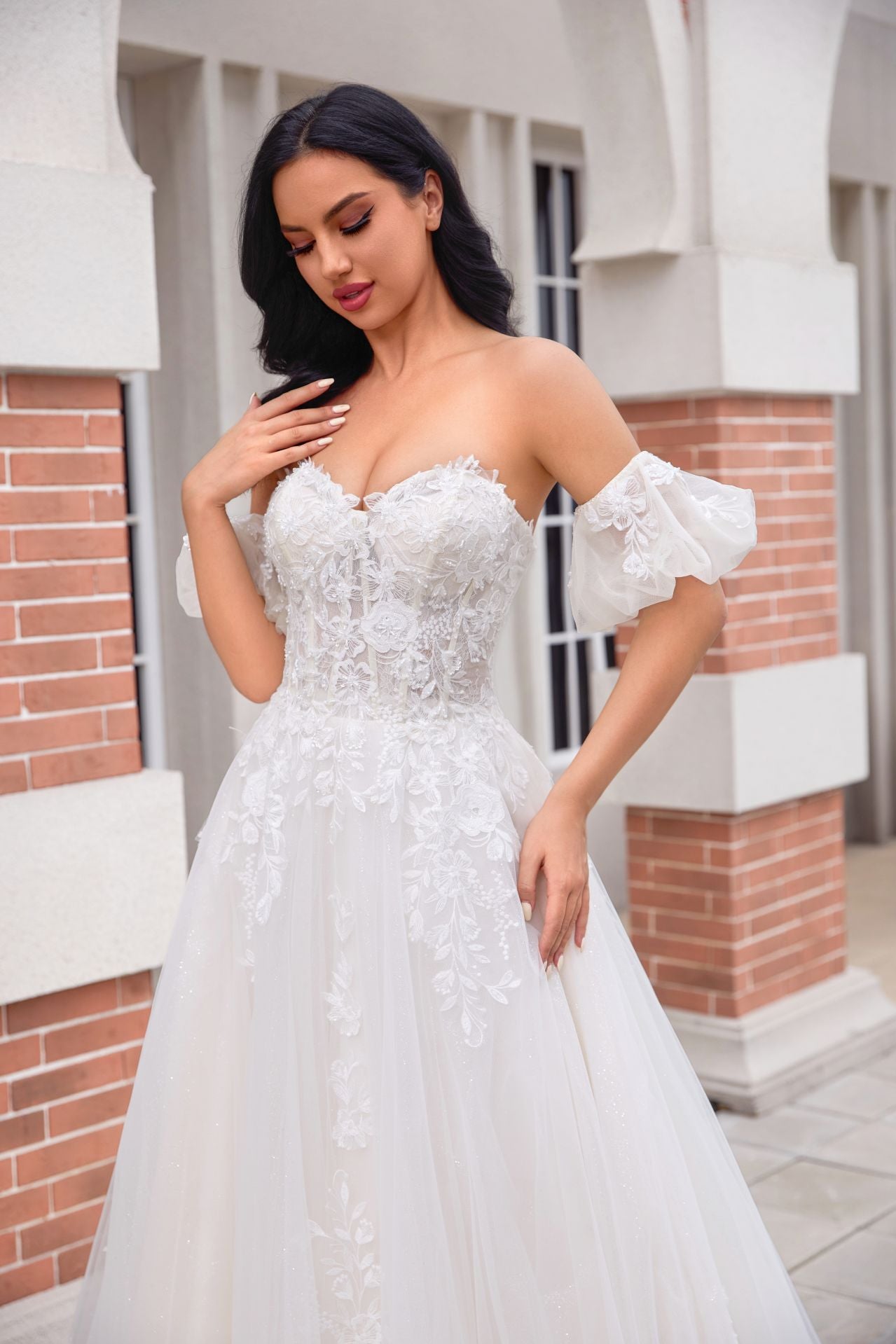 Ballkleid Spitze Tüll Handgefertigtes Brautkleid mit abnehmbaren Ärmeln LVB2503