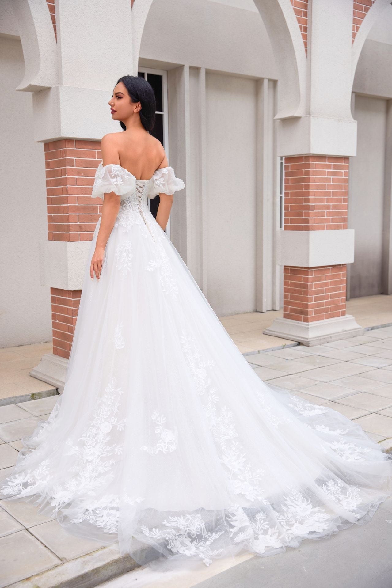 Ballkleid Spitze Tüll Handgefertigtes Brautkleid mit abnehmbaren Ärmeln LVB2503