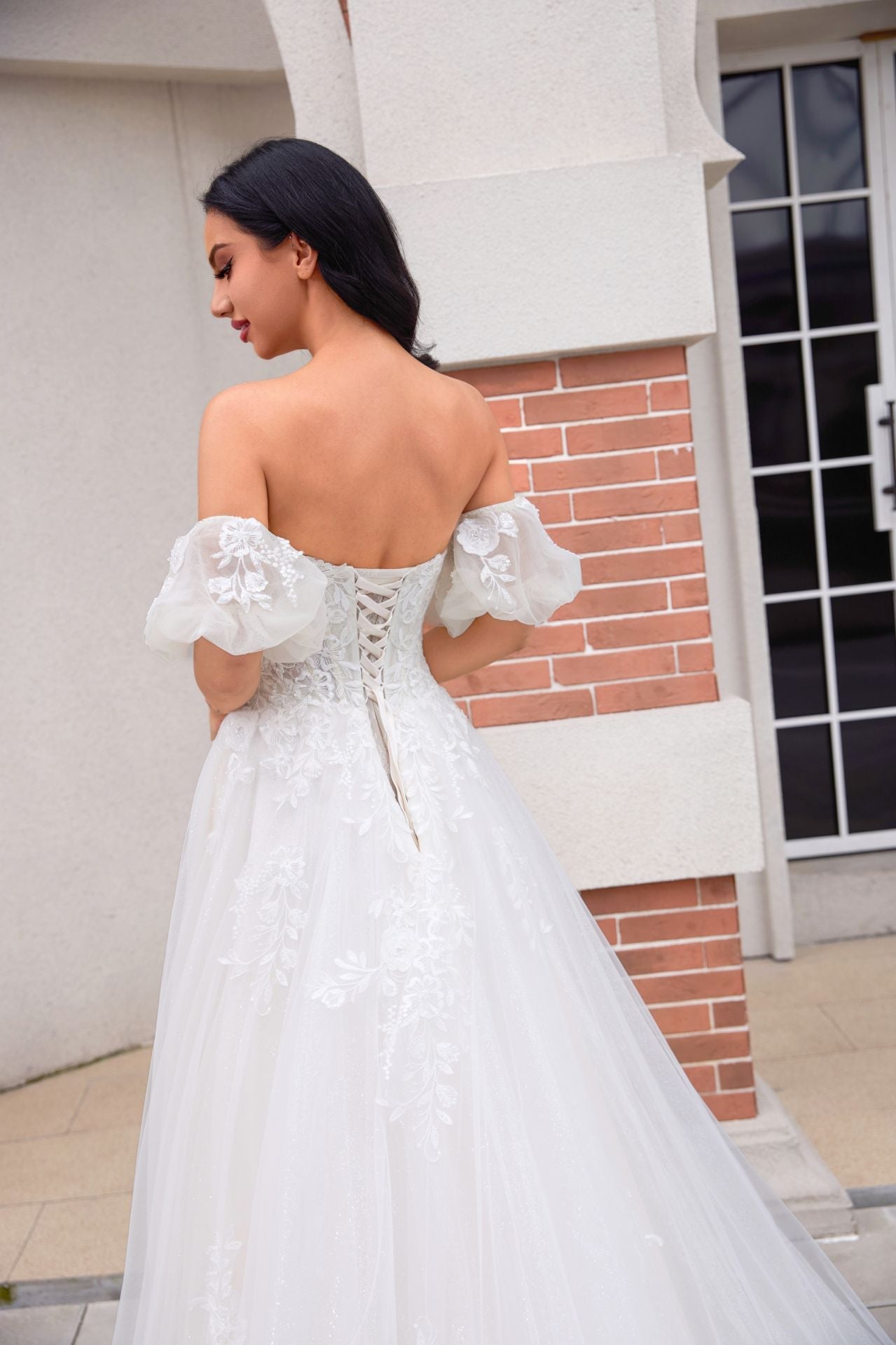 Ballkleid Spitze Tüll Handgefertigtes Brautkleid mit abnehmbaren Ärmeln LVB2503