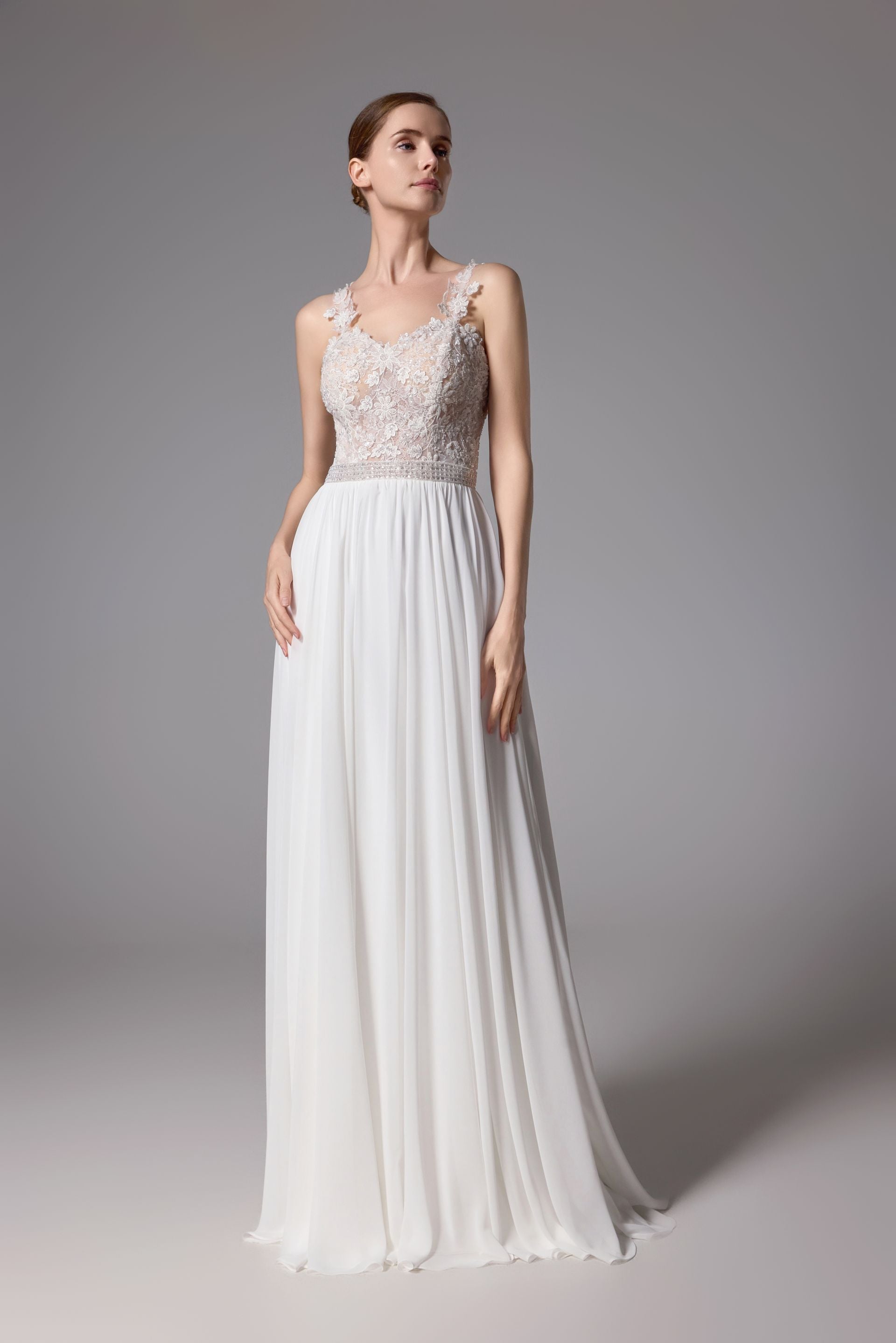 Perlenbesetztes Brautkleid mit romantischem Chiffonrock LVS2407