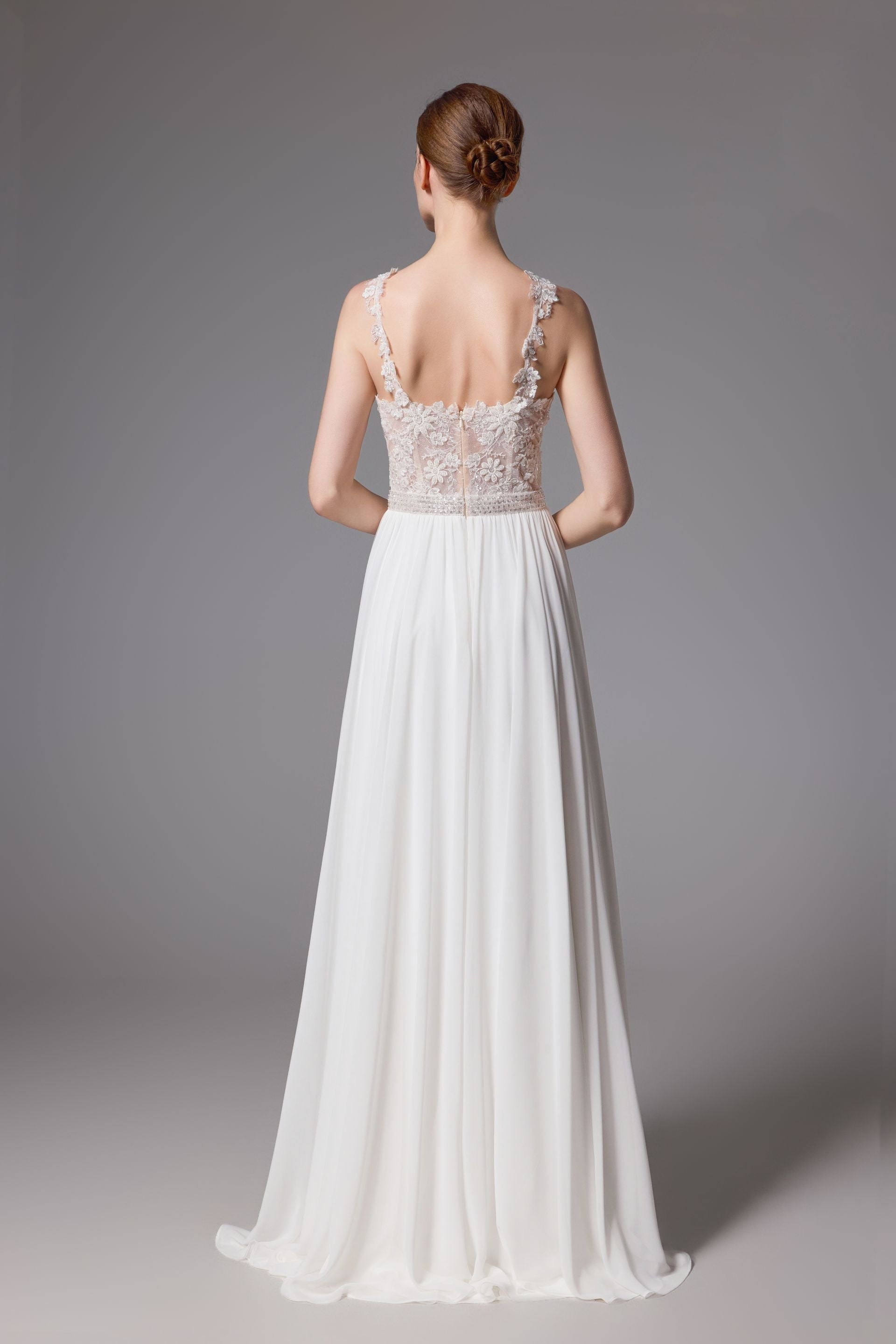 Perlenbesetztes Brautkleid mit romantischem Chiffonrock LVS2407