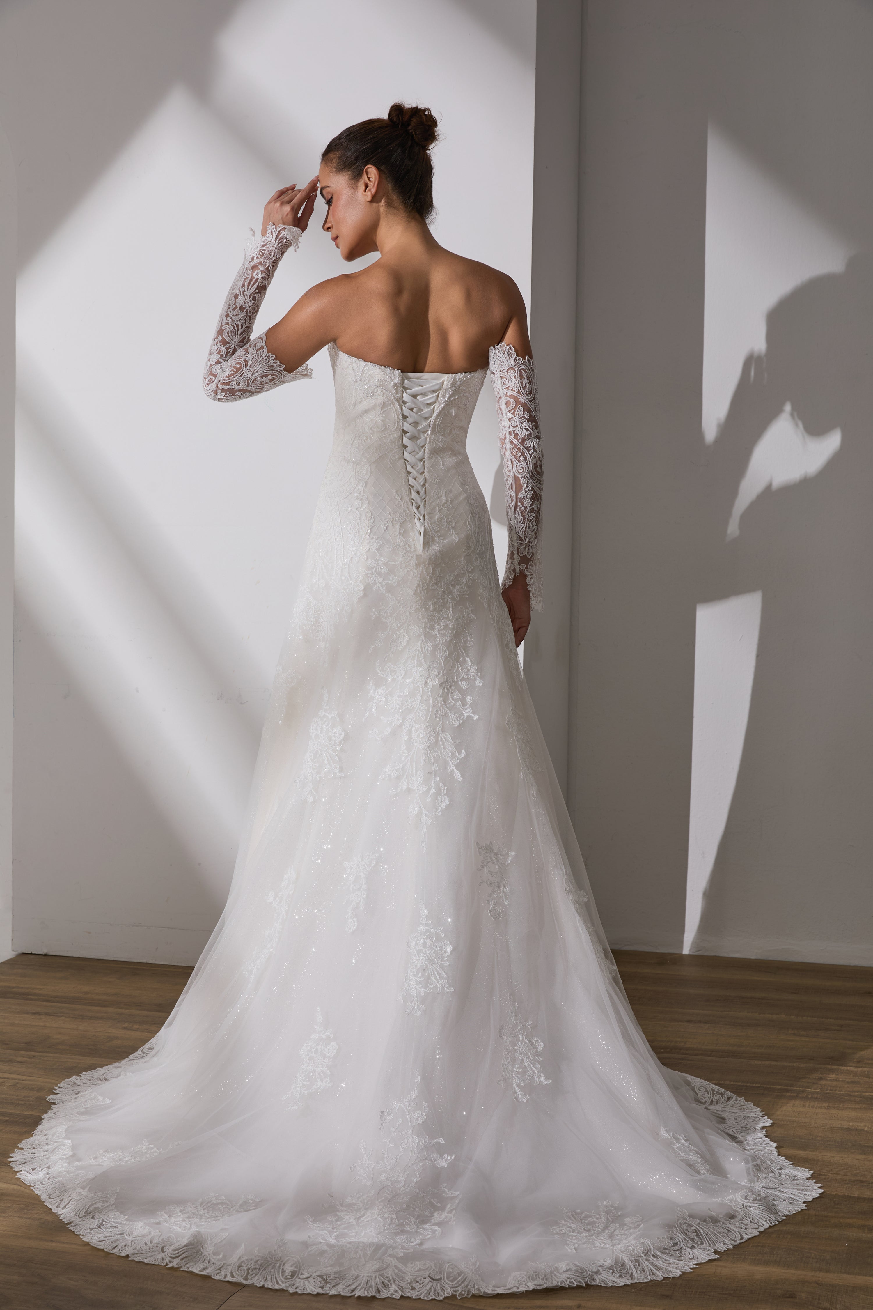 Alles-inklusive-Paket: Brautkleid, Schleier, Handschuhe aus Spitze - Limitierter Sonderpreis LVB2701