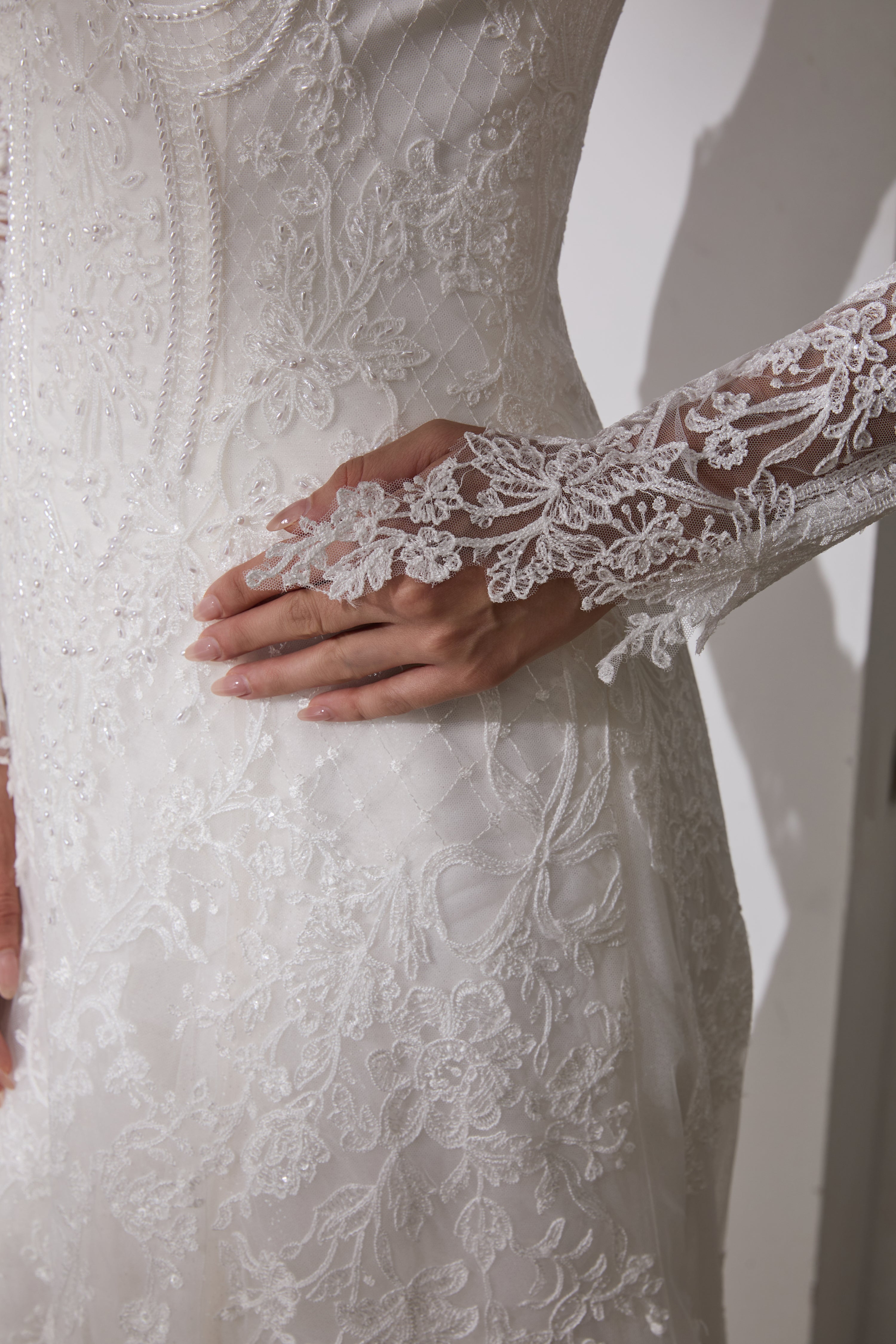 Alles-inklusive-Paket: Brautkleid, Schleier, Handschuhe aus Spitze - Limitierter Sonderpreis LVB2701