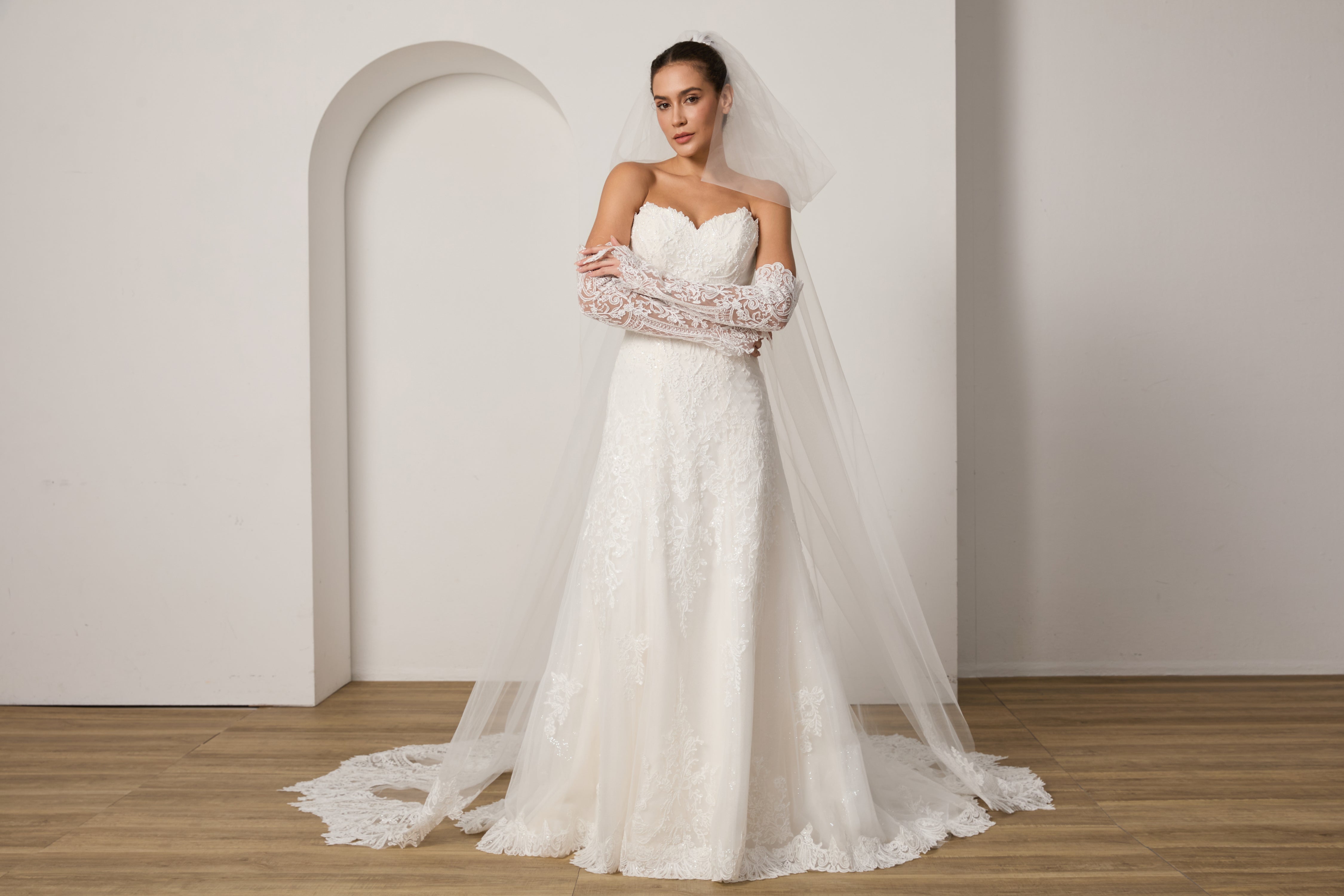 Alles-inklusive-Paket: Brautkleid, Schleier, Handschuhe aus Spitze - Limitierter Sonderpreis LVB2701