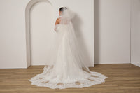 Alles-inklusive-Paket: Brautkleid, Schleier, Handschuhe aus Spitze - Limitierter Sonderpreis LVB2701