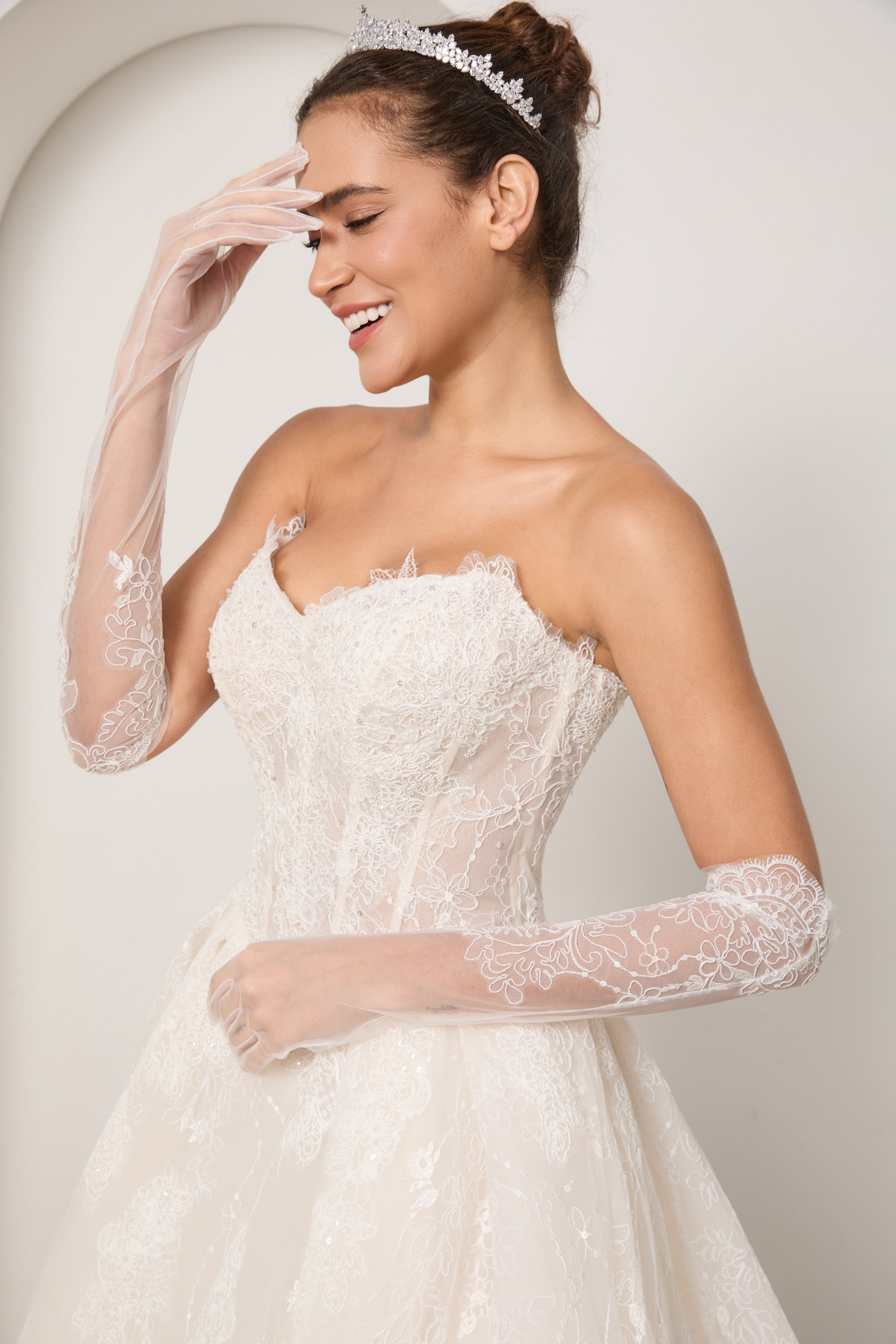 Komplett Paket: Spitzenbrautkleid+Schleier+Handschuhe+abnehmbare Ärmel+Haarschmuck zum Sparpreis LVB2702