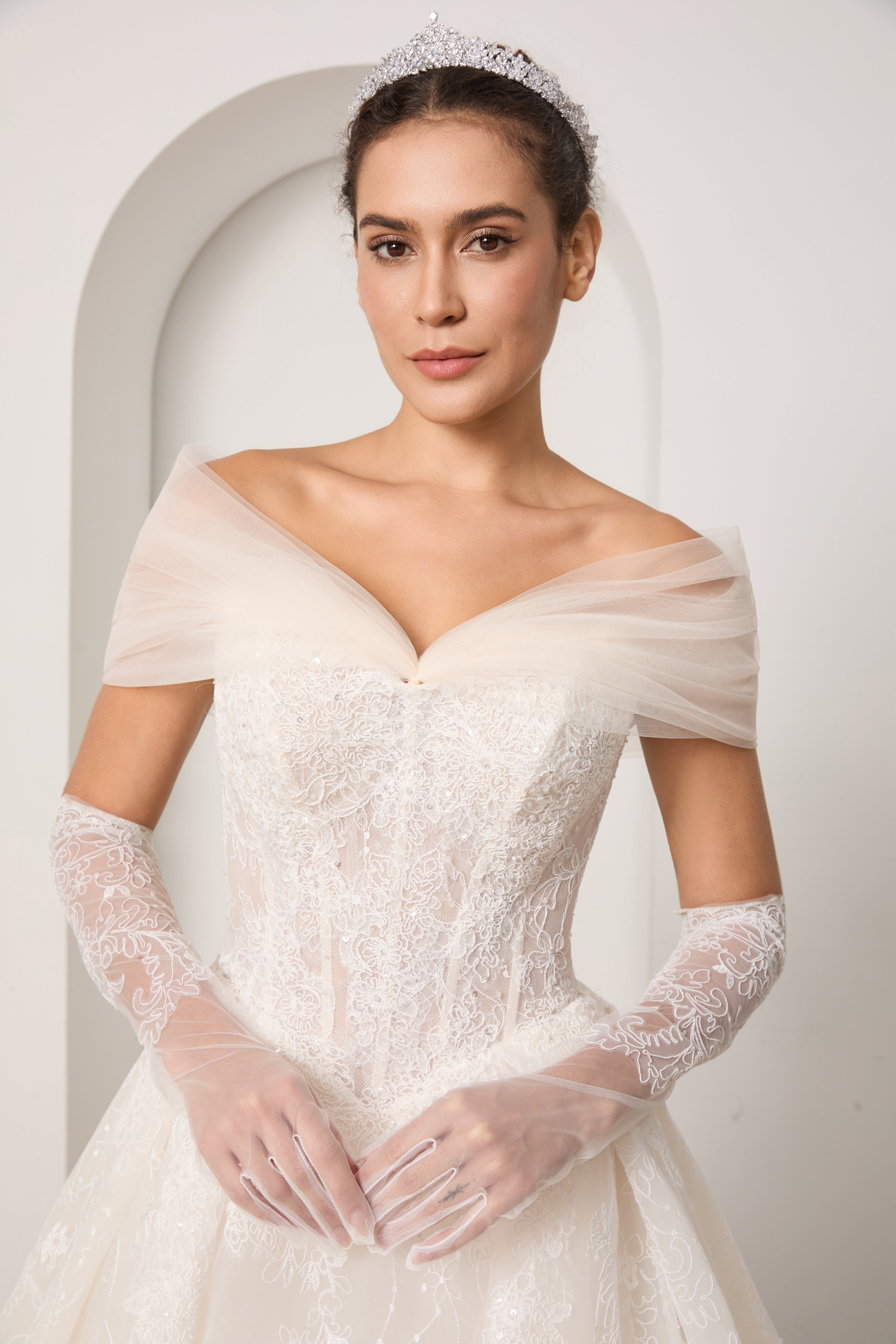 brautmode handschuhe Komplett Paket: Spitzenbrautkleid+Schleier+Handschuhe+abnehmbare Ärmel – laverobrautkleid