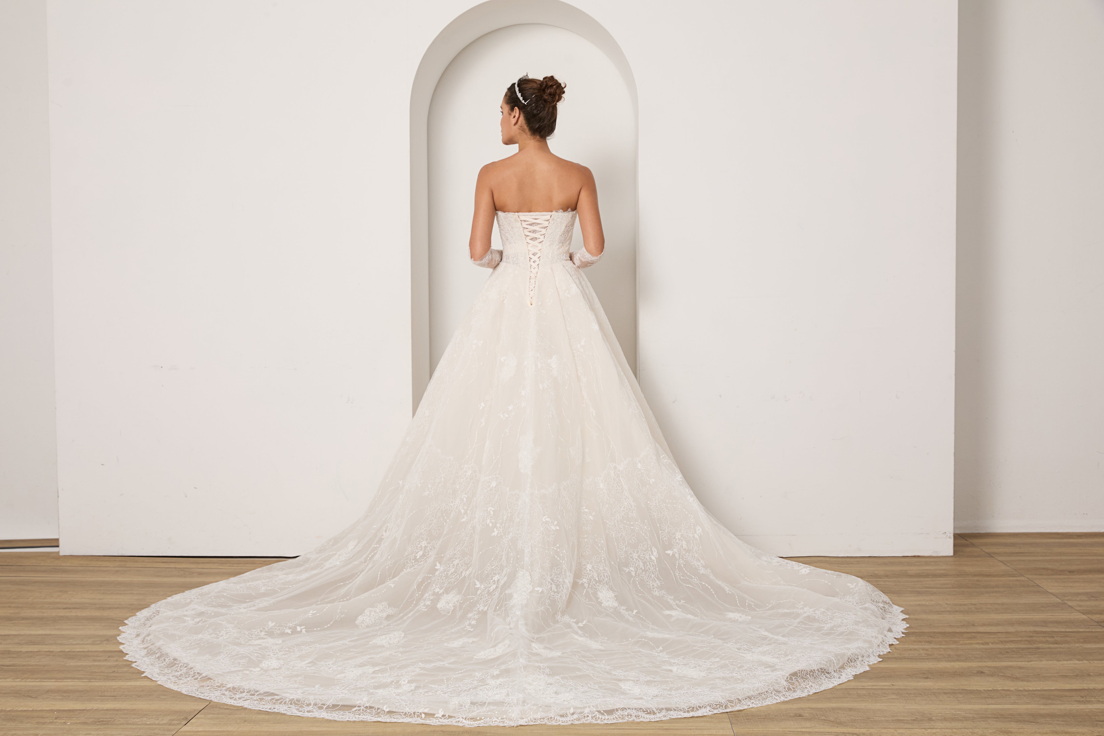 Komplett Paket: Spitzenbrautkleid+Schleier+Handschuhe+abnehmbare Ärmel+Haarschmuck zum Sparpreis LVB2702