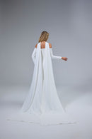 Schlichtes, schulterfreies, handgefertigtes Brautkleid mit langen Ärmeln und modernem Twist LVB2524